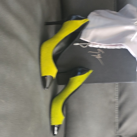 Giuseppe Zanotti Yellow and Black Heels - Picture 3 of 8